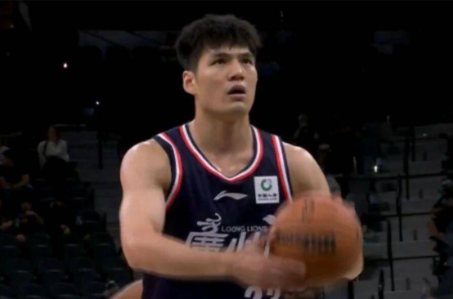 南宫体育关于窗口期广厦男篮更衣室发声：NBA常规赛节点到来，震撼外界，球队文化再被提及的信息