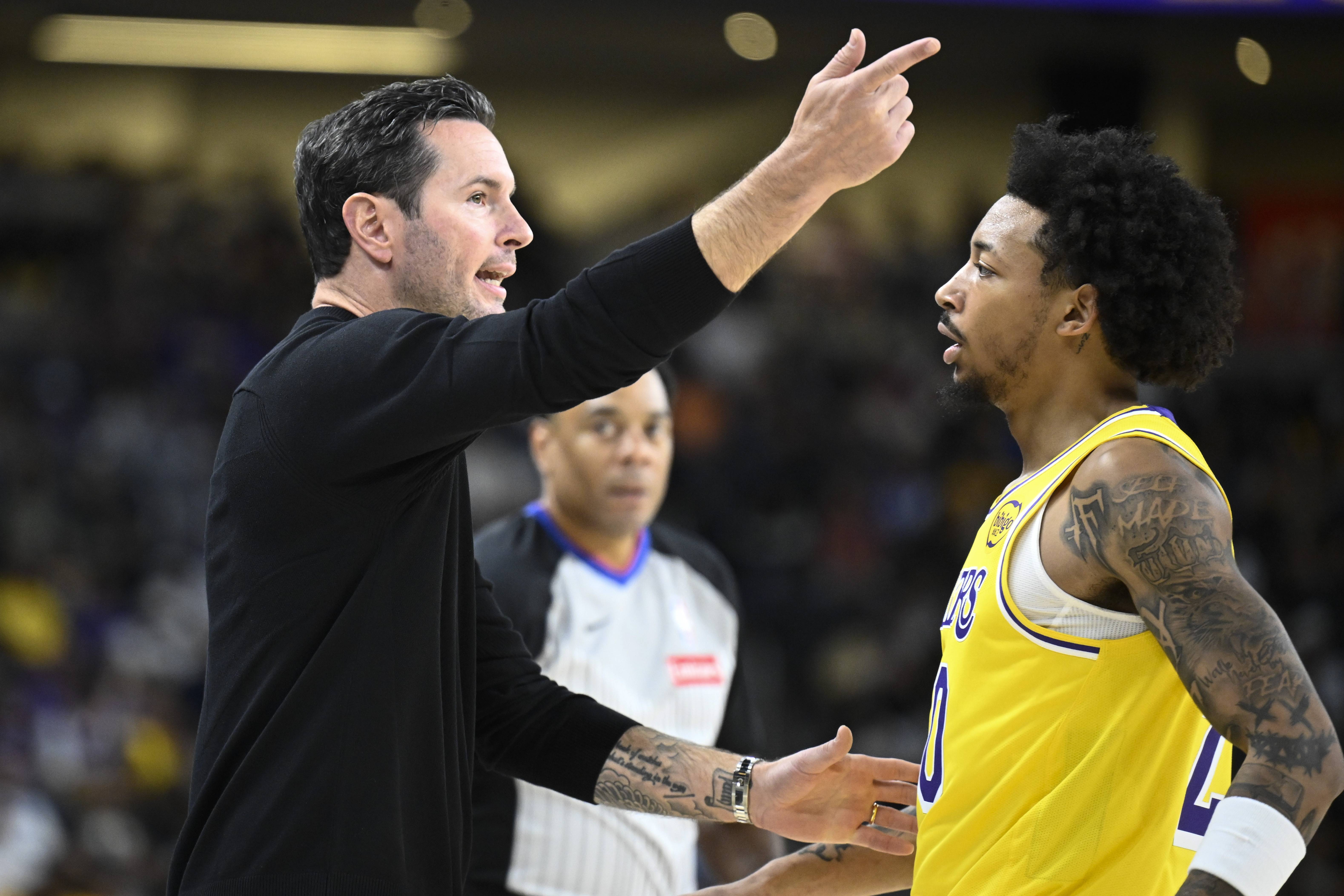 南宫体育NBA季后赛今夜再迎强敌，犹他爵士豪取连胜，主帅态度：气氛紧张，更衣室氛围转暖的简单介绍